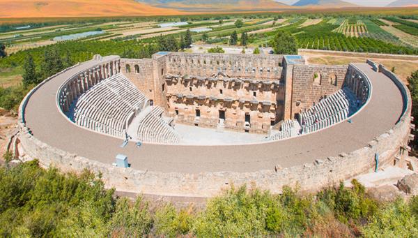 Aspendos: Su teatro romano, uno de los mejor conservados.
