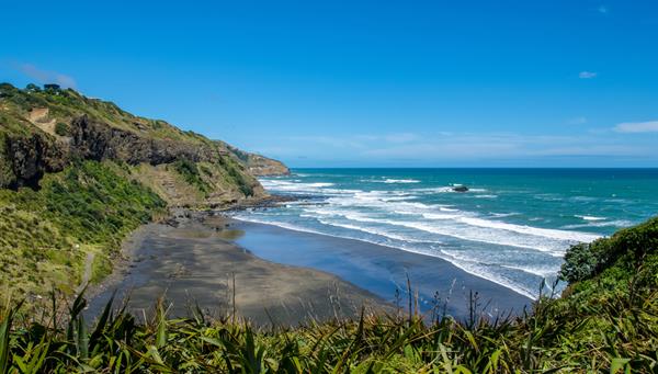 Auckland: Parque Regional de Muriwai, una maravillosa playa de arena negra