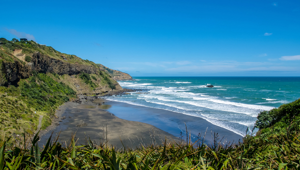 Auckland: Parque Regional de Muriwai, una maravillosa playa de arena negra