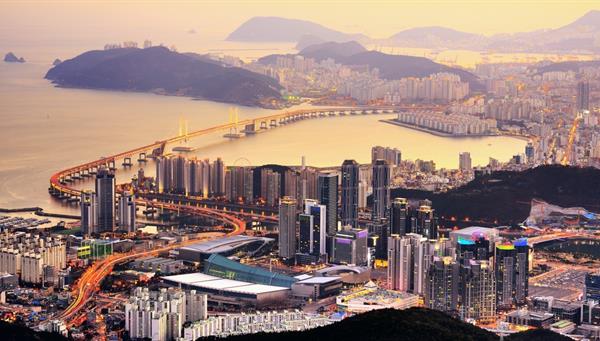 Busan: La segunda ciudad de Corea de trepidante vida.
