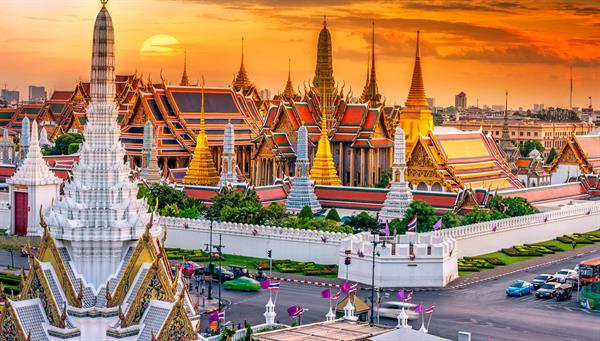 La influencia en el arte, la política, moda, educación y entretenimiento, así como en los negocios, le ha proporcionado a Bangkok el estatus de ciudad global
