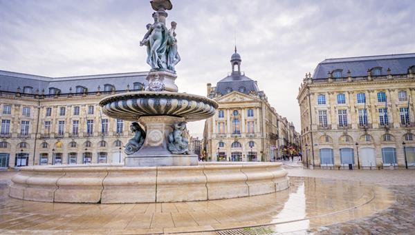 Palacio de la Bourse en Burdeos, Francia. 