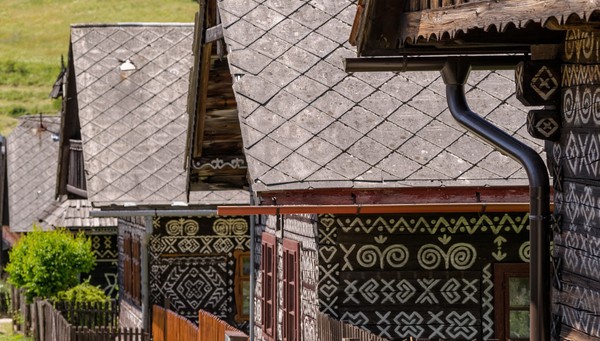 Known for traditional decorative log houses.