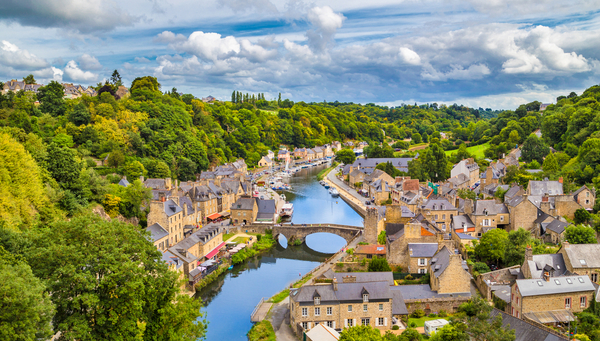 EL pintoresco pueblo medieval de Dinan. 