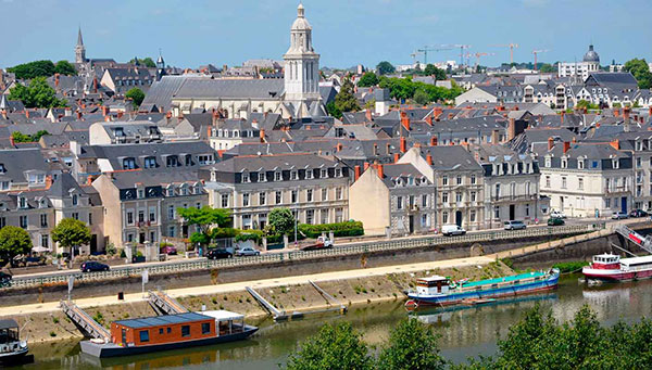 Angers: Capital de condes.