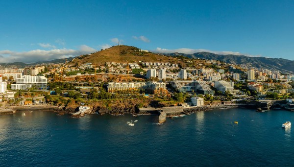 Vista aérea de la ciudad de Funchal en Madeira Portugal