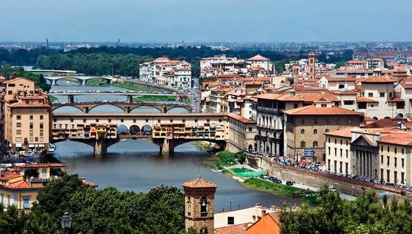 Florencia: Renacimiento puro en un paseo.