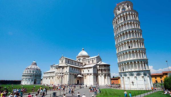 Pisa: Desafío artístico a la gravedad y a la ciencia. La torre más bella de Italia.