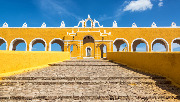 Path leading to the entrance of the colonial monastery in Izamal, Mexico.
