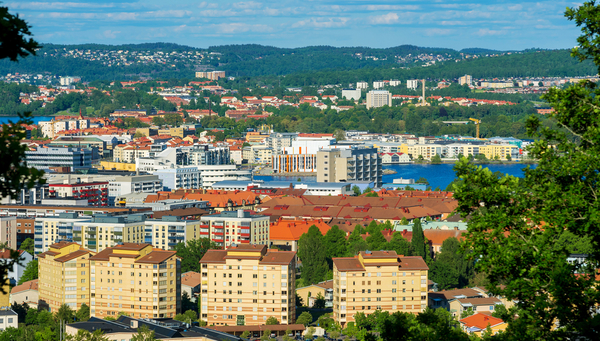 Pequeña ciudad moderna de Jonkoping