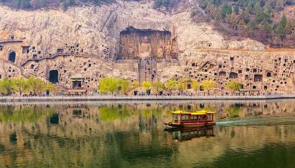 Conocemos las impresionantes cuevas budistas de Longmen
