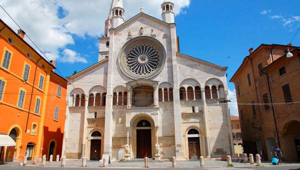 Modena: Ciudad natal de Luciano Pavarotti.