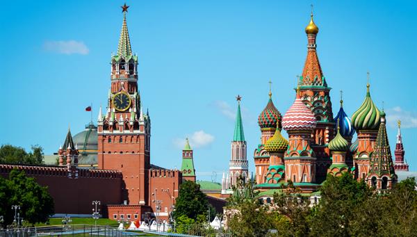 Moscu: La catedral y las torres rusas de San Basilio Kremlin
