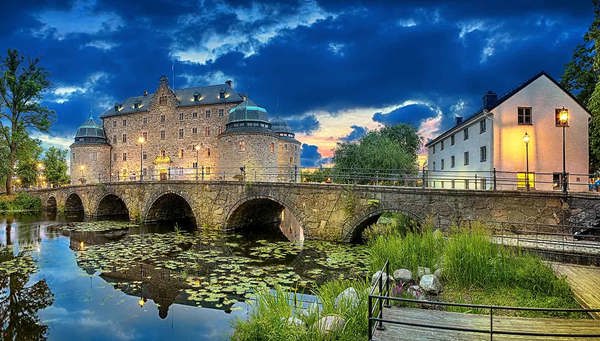 Visitamos  Orebro, histórica ciudad junto a un hermoso lago con castillo y bonito centro histórico
