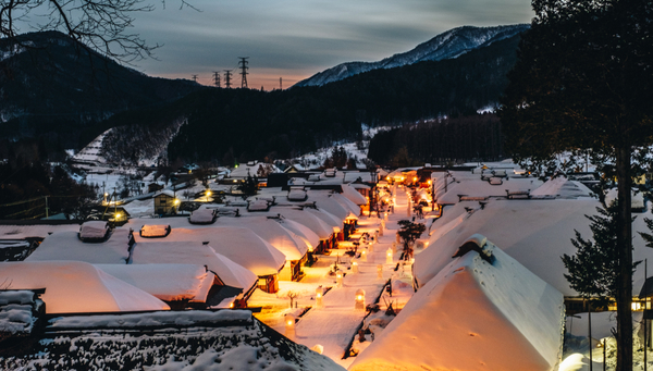 Ouchijuku under a blanket of snow was a little city that connected Aizu with Nikko during the Edo period for trade routes.
