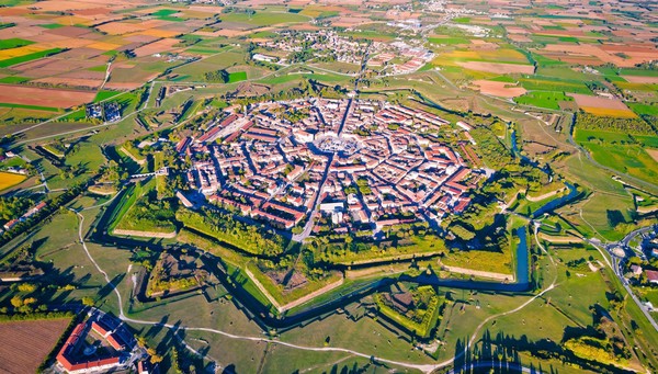 The town of Palmanova: defensive walls and an aerial view of the trenches