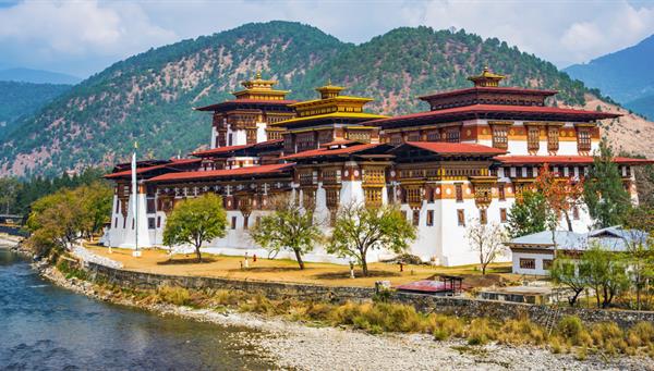 El monasterio Punakha Dzong en Bután.
