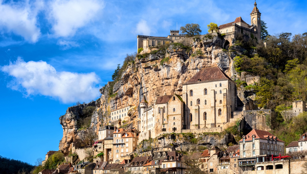 Una hermosa ciudad construida sobre una roca Rocamadour.
