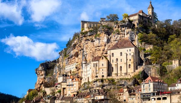Una hermosa ciudad construida sobre una roca Rocamadour.
