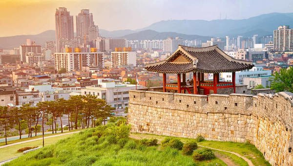 Suwon: Visitamos la impresionante muralla con sus fortificaciones y el palacio de verano Hwaseong Haenggung
