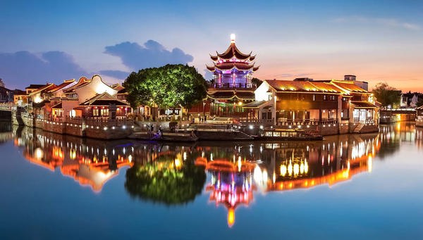 Tongli, charming lake city with its small houses
