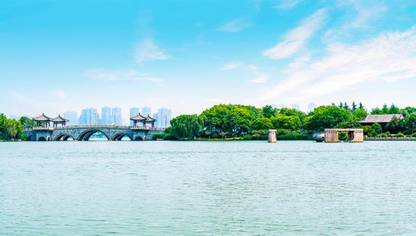 Xuzhou: It has a beautiful Yunlong lake.