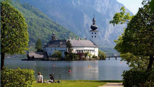 LakeTraunsee: ….Surrounded by mountains.