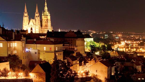 Prague: Evening transfer to the city centre included.