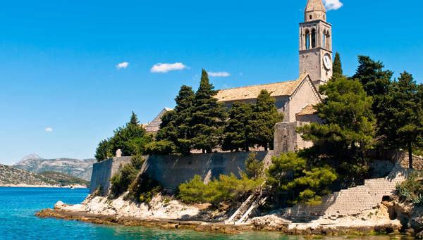 Dubrovnik: Entrada ao Mosteiro Franciscano.