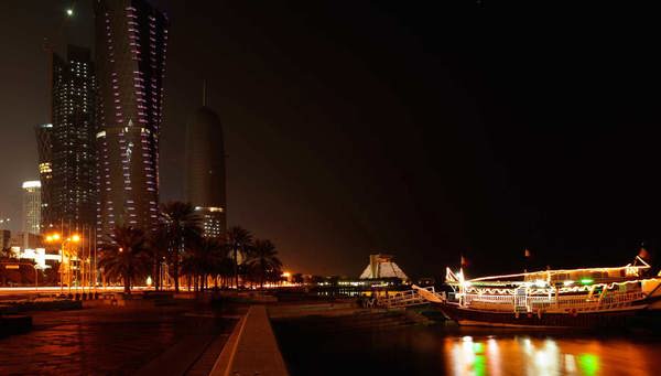 Dubai: Supper and show at Dhow boat landing