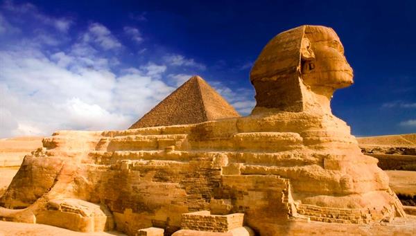 Cairo: Cheops Chefren and Mykerinos Pyramids.