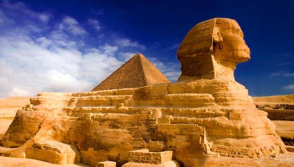 Cairo: Cheops Chefren and Mykerinos Pyramids.