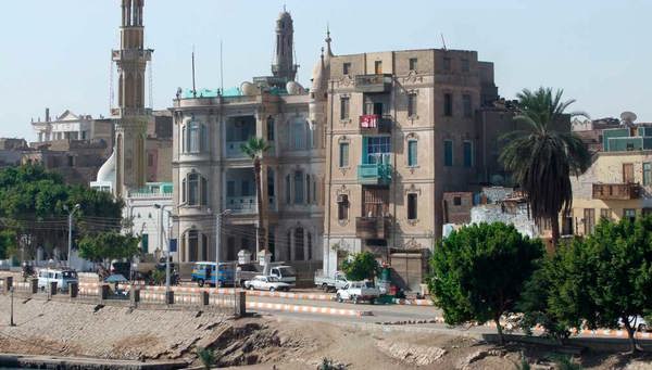 Esna: General view.