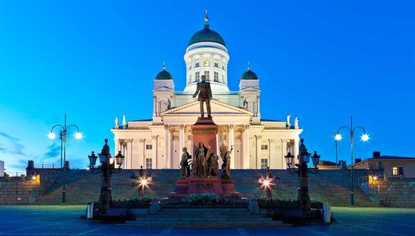 Helsinki: Catedral y la Plaza del Senado.