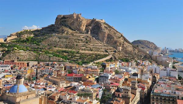 Alicante: Set between the fortress and the bay.