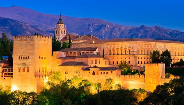 Granada: The charm of the enchanted city.