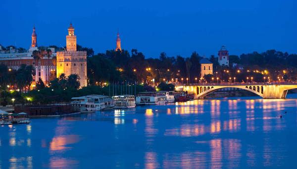 Seville: Orange blossom, next to the Giralda and in the shadow of the Tower of Gold.