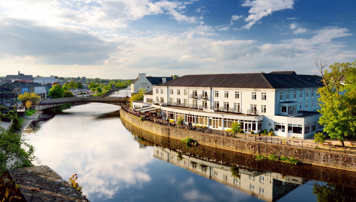 header picture of tour Ireland, the United Kingdom and Paris