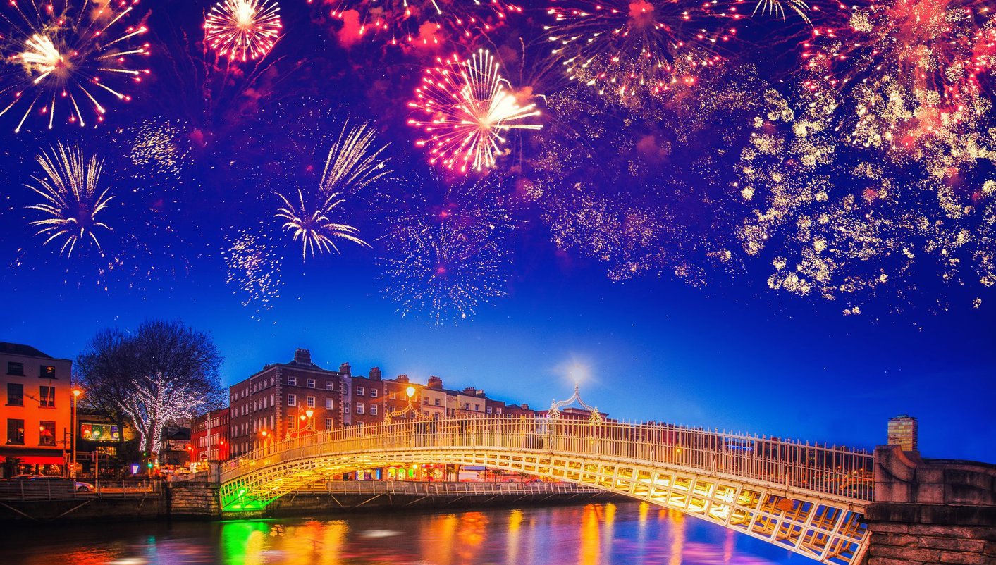 paquete turistico Inglaterra, Escocia e Irlanda  y Capitales Imperiales con avión Fin Praga