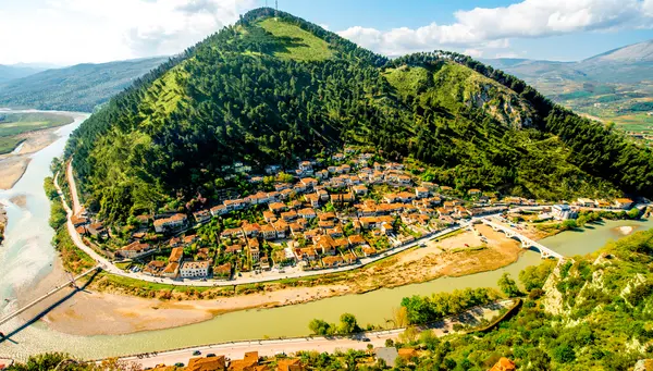 De Bucarest a Tirana