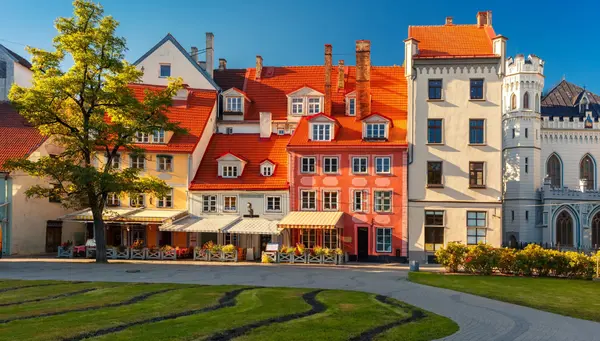 Escandinavia, Bálticos y Capitales del Este Fin Praga