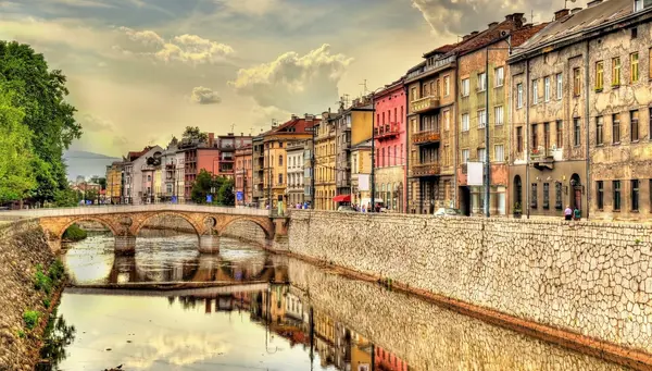 De Bucarest a Tirana