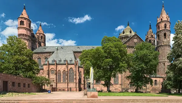 Leyendas del Rin RIVER DIAMOND Intermedia