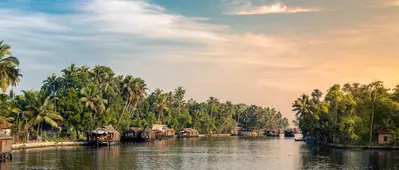 Alleppey: Surcada por numerosos canales.
