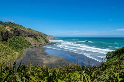 Auckland: Parque Regional de Muriwai, una maravillosa playa de arena negra