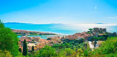 Castiglione della Pescaia, pueblo antiguo y panorama de la costa. Maremma, Toscana,