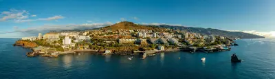 Vista aérea de la ciudad de Funchal en Madeira Portugal