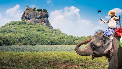 Visita del conjunto de SIGIRIYA, un antiguo complejo de palacios construidos durante el reinado del rey Kasyapa
