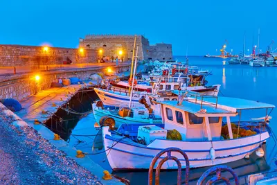 The capital of Crete mixes antiquity and modernity.