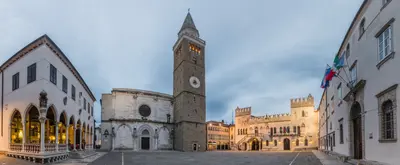 Panorama de la plaza Titov Trg en Koper